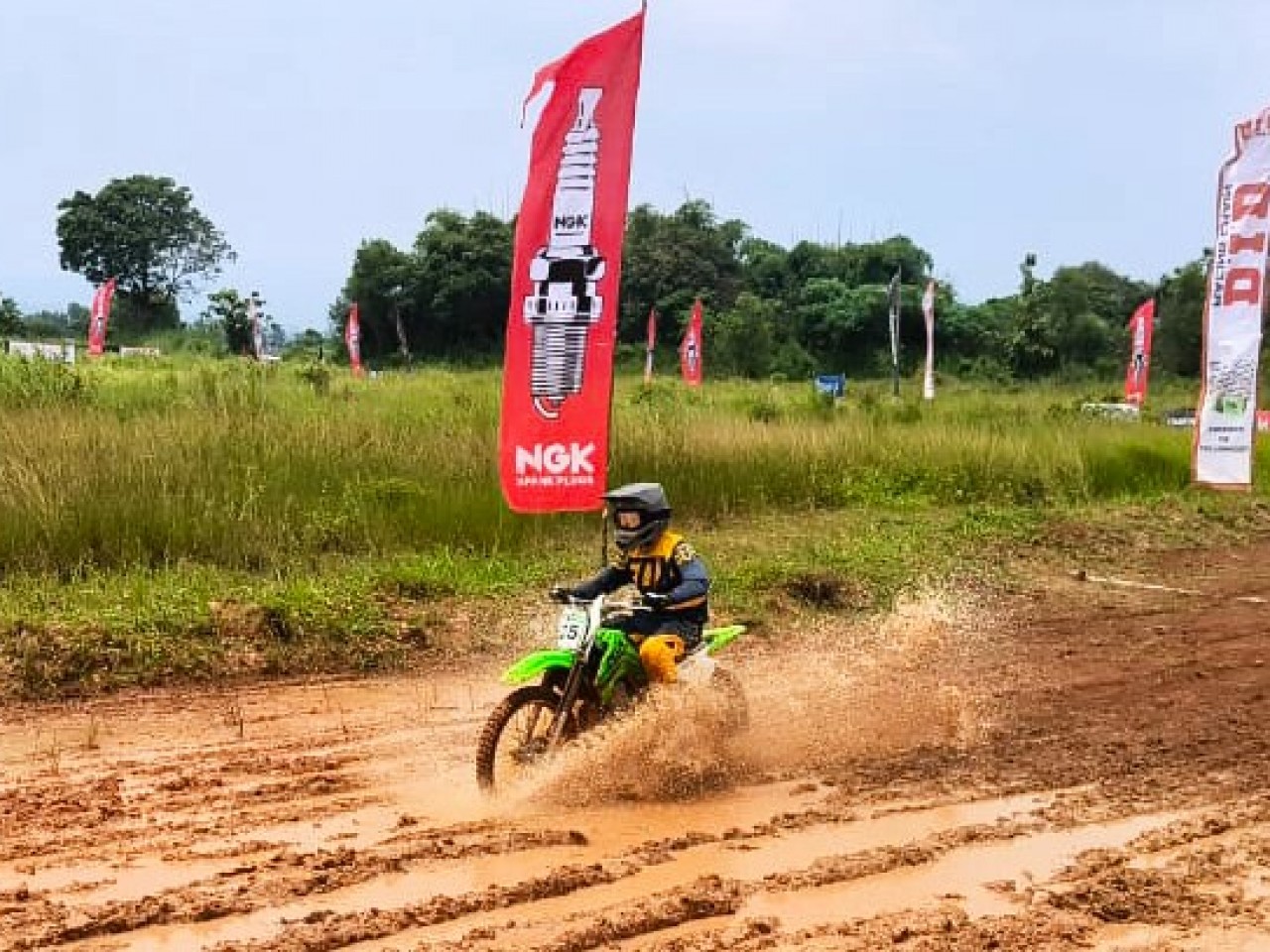 NGK DID dan Kawasaki Ajak Komunitas Off Road di Get Out & Play Challenge