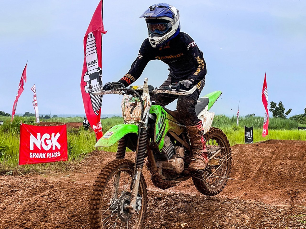 NGK dan DID Salurkan Rangsangan Offroad Buat Bikers Trail Kawasaki